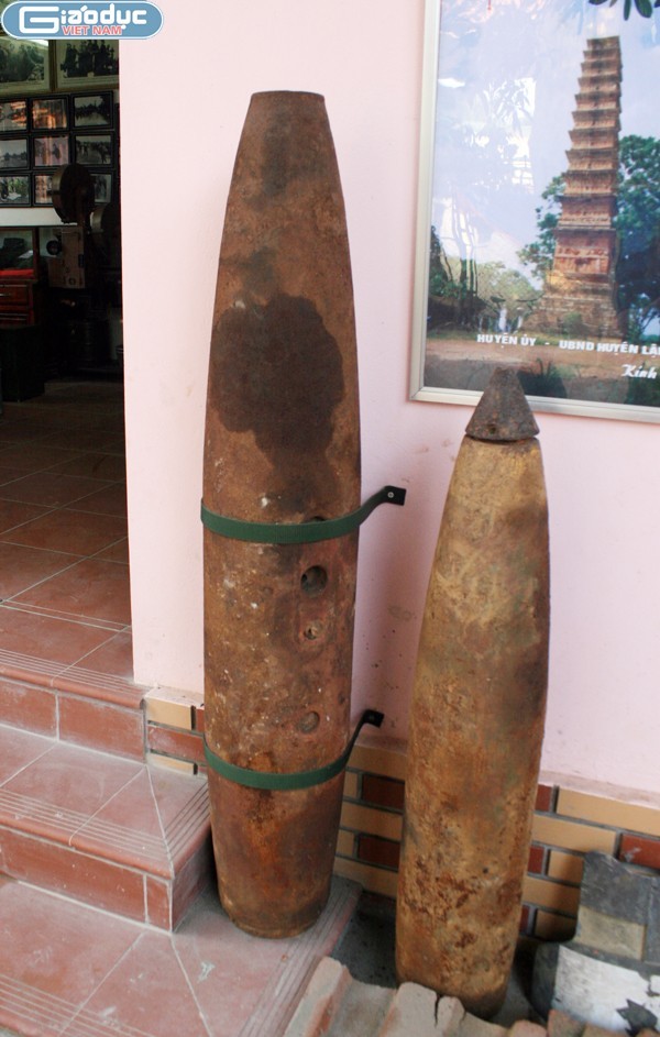 Ông Hiệp dành riêng một khoảng sân rộng chỉ để trưng bày vỏ bom, đạn của Mỹ từng dùng trong chiến tranh ở Việt Nam